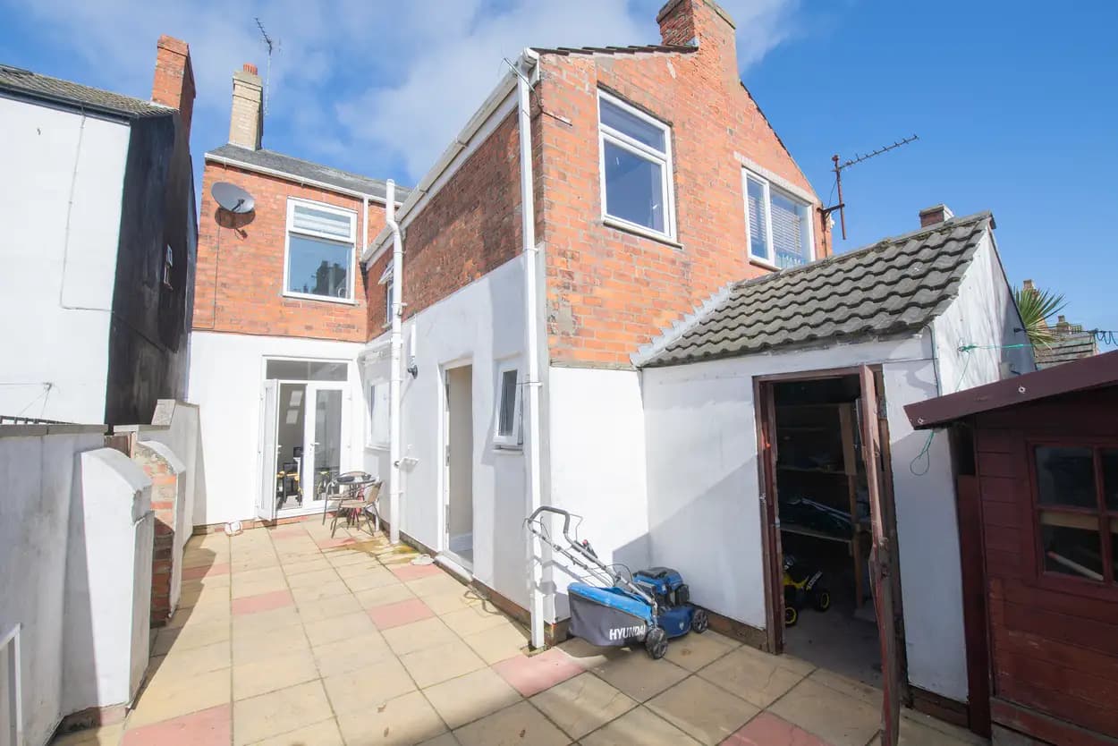property photo 4 of 16