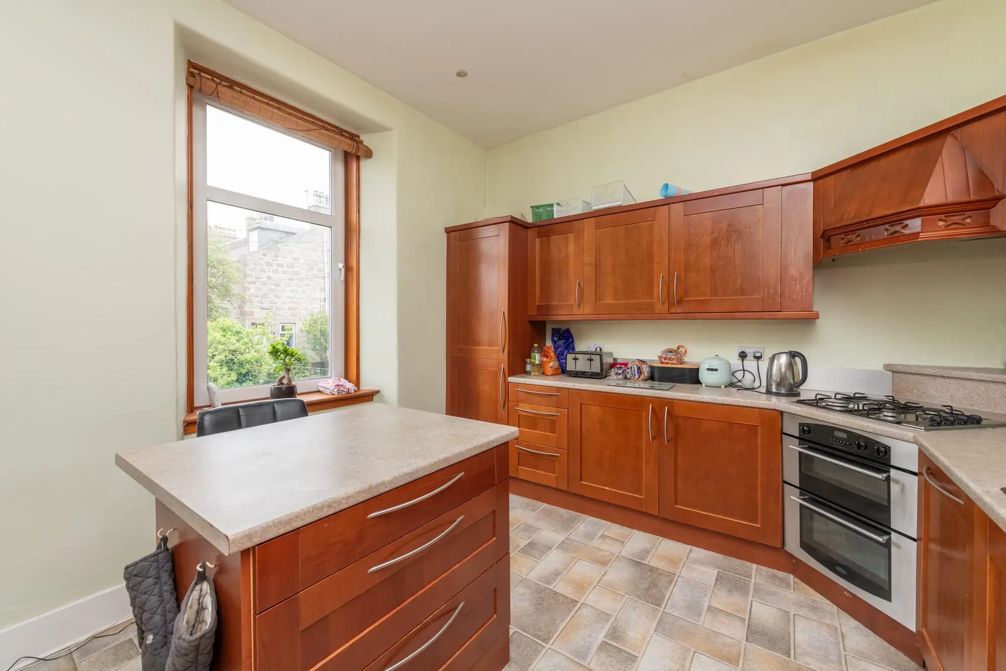 property photo 6 of 17