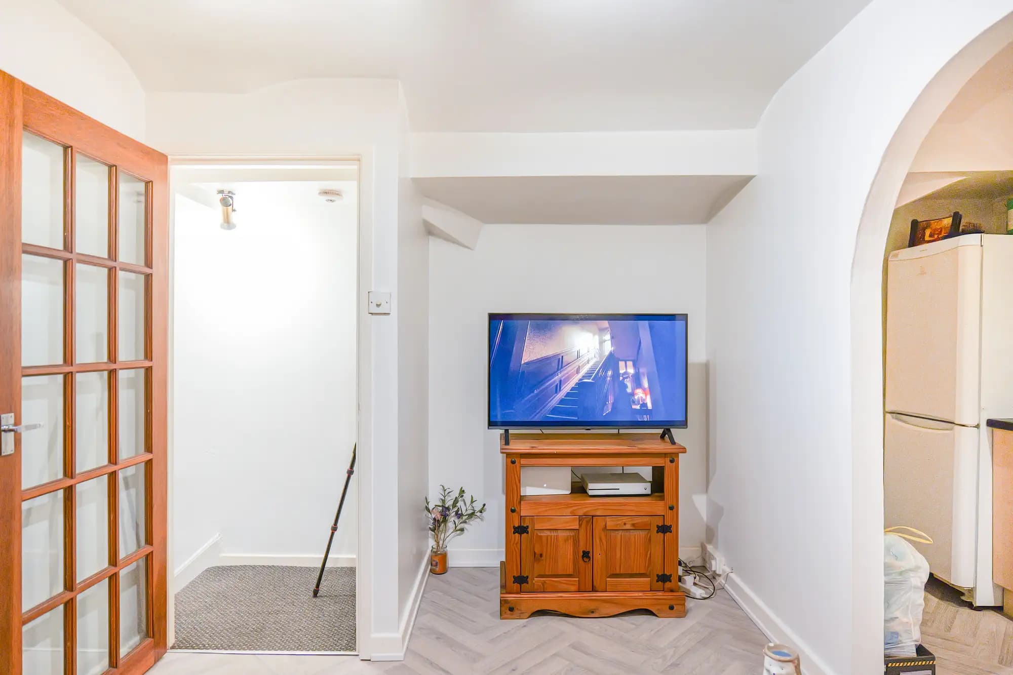 property photo 3 of 25