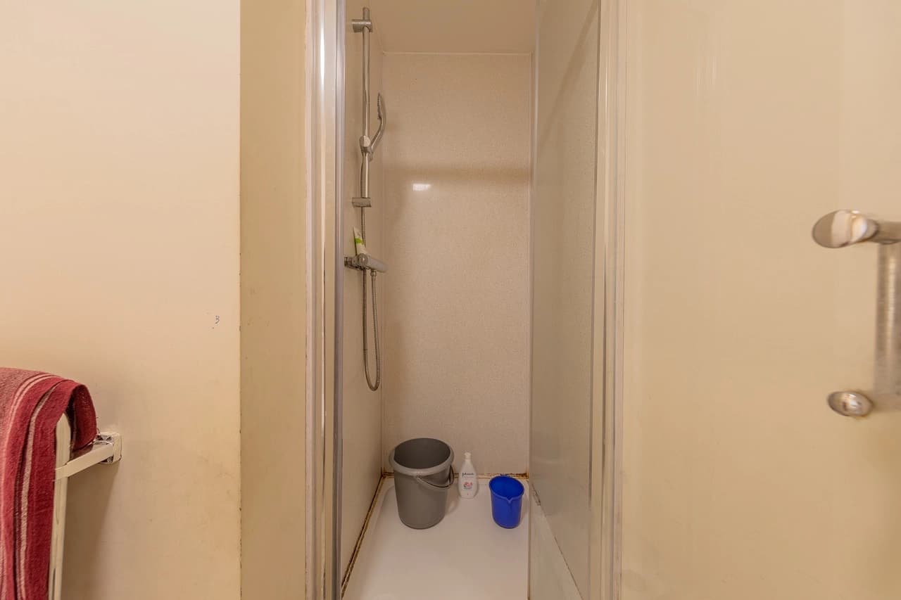 property photo 9 of 15