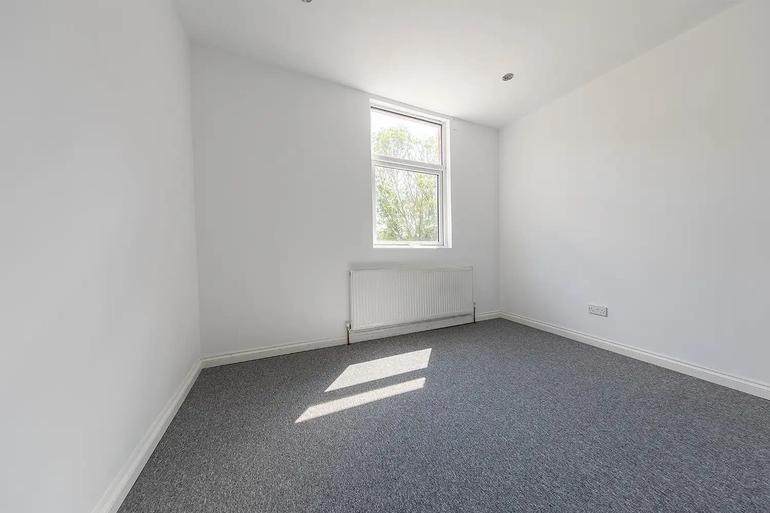 property photo 11 of 25