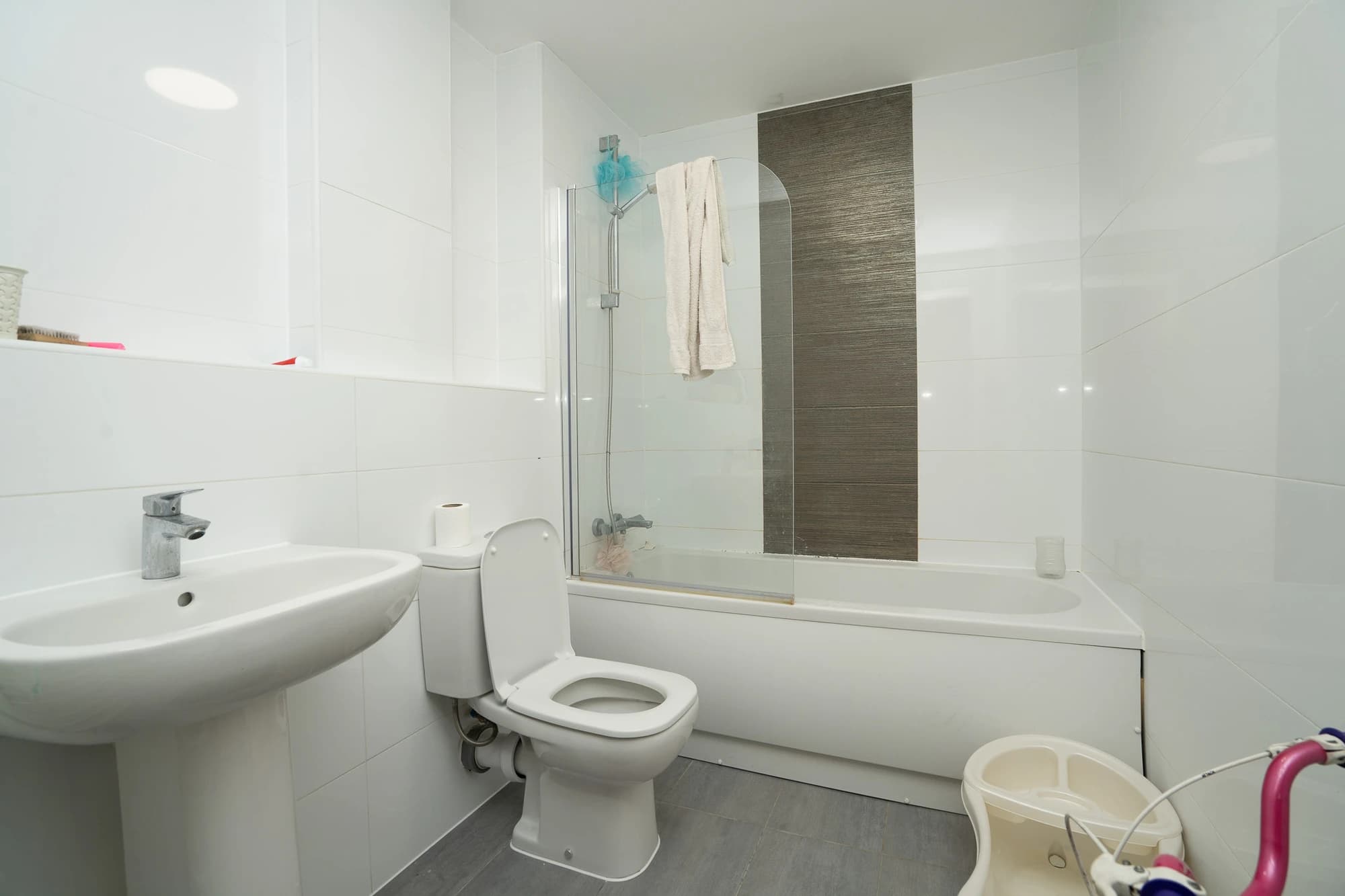 property photo 5 of 18
