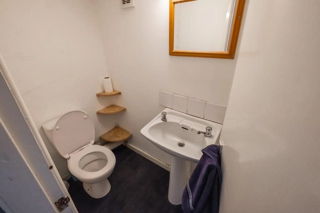 property photo 28 of 40