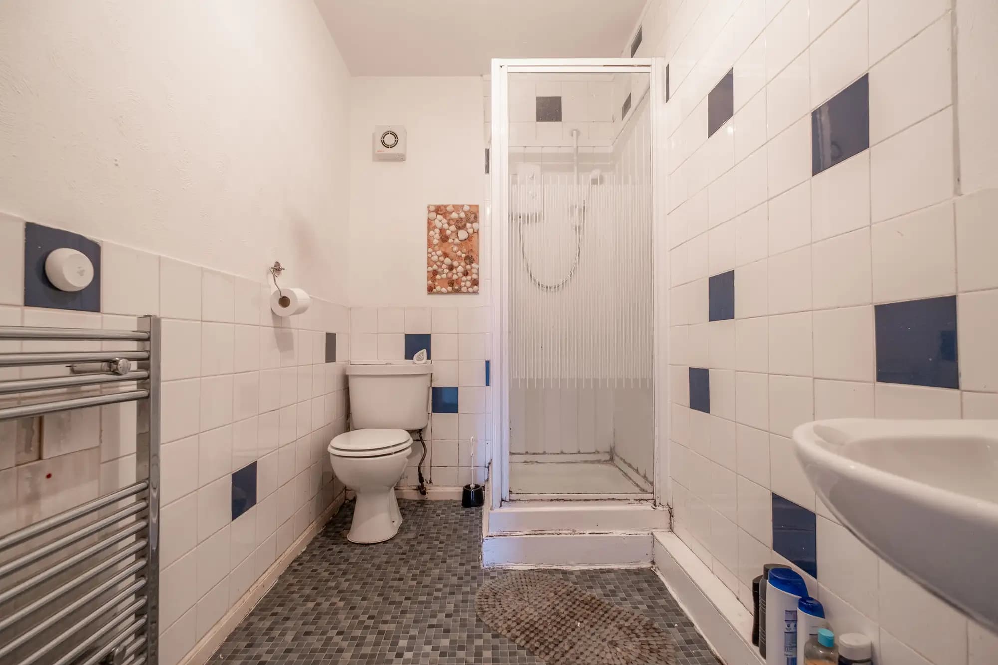 property photo 8 of 17