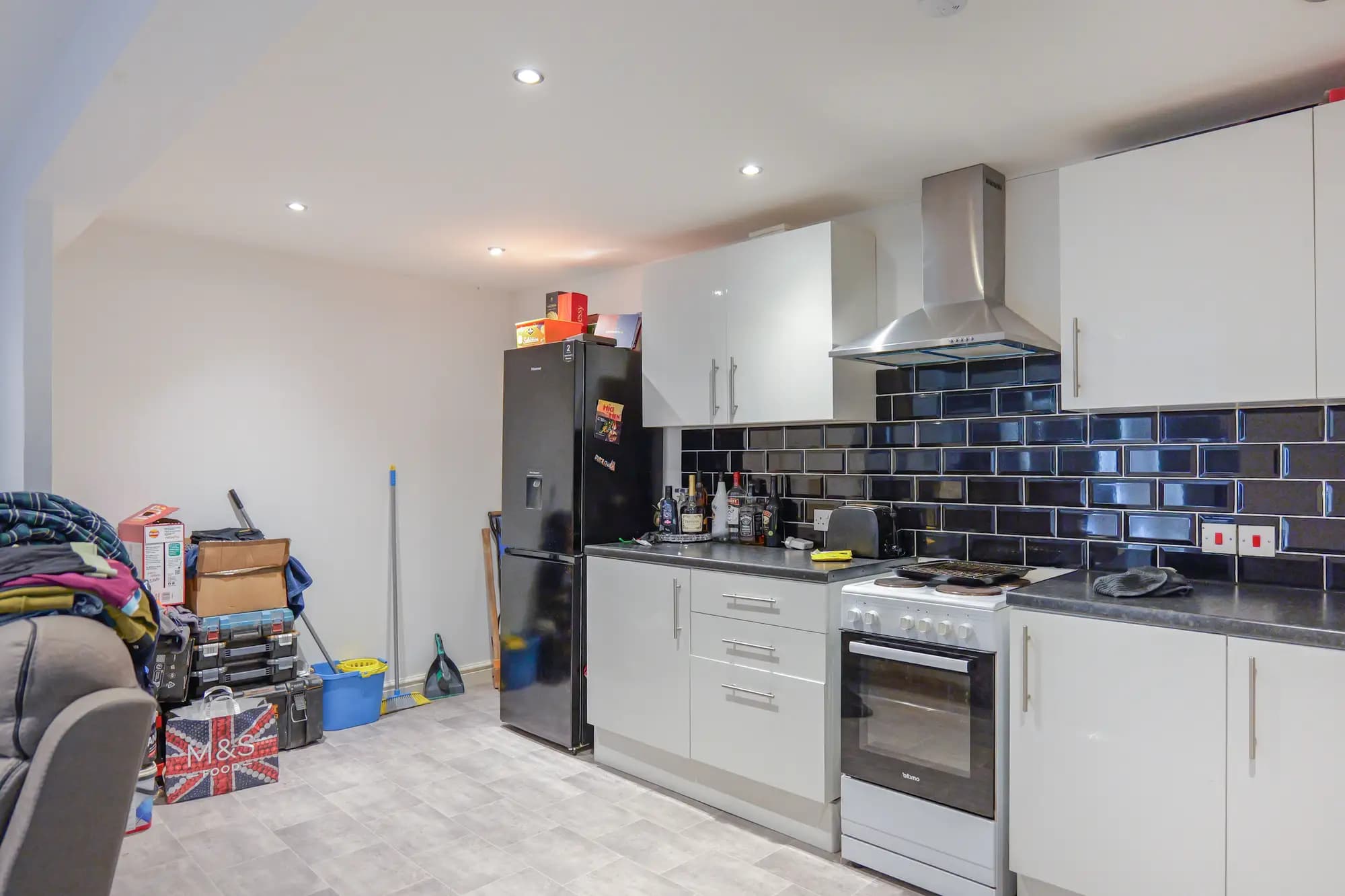 property photo 7 of 16