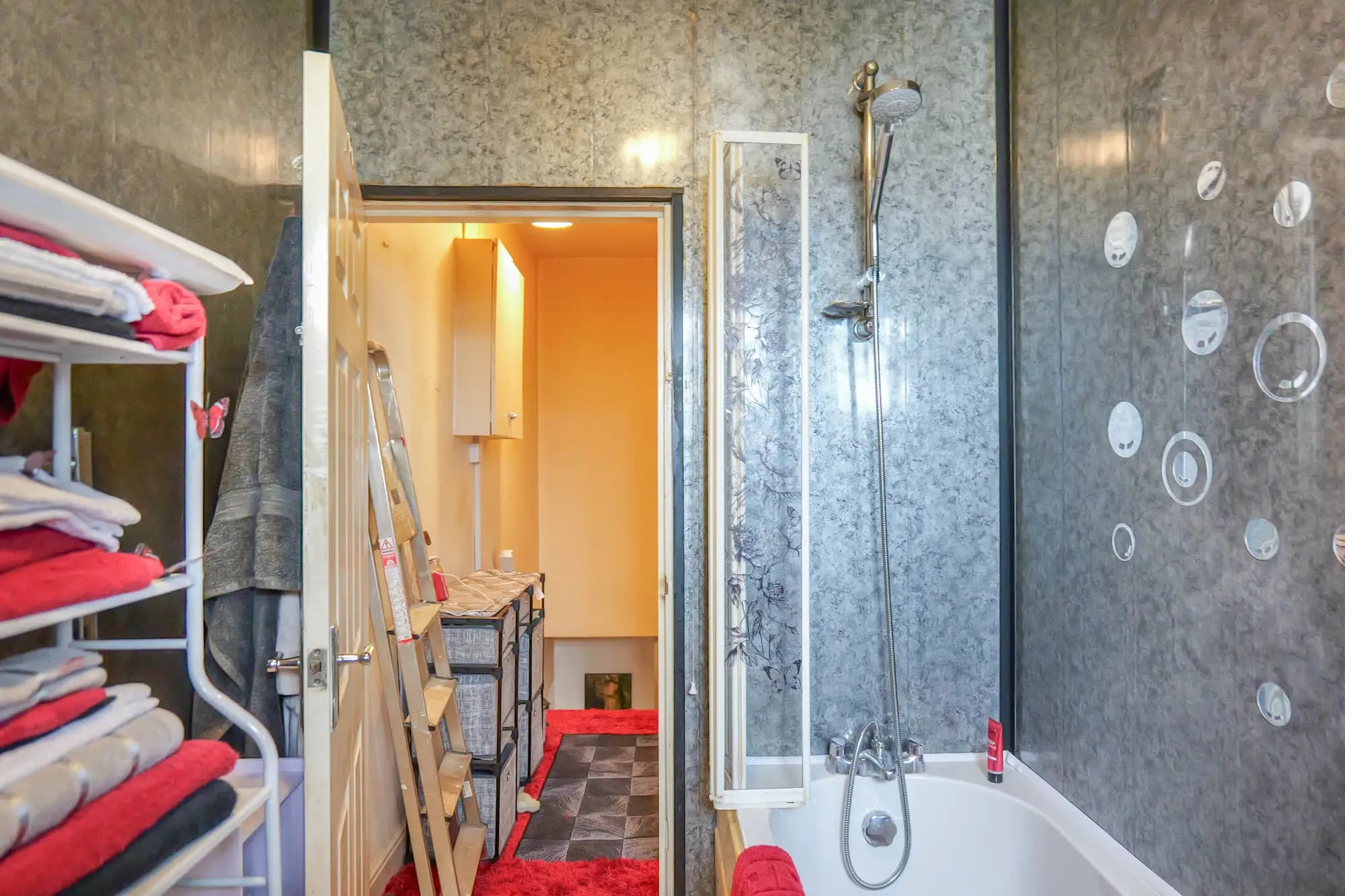 property photo 8 of 18