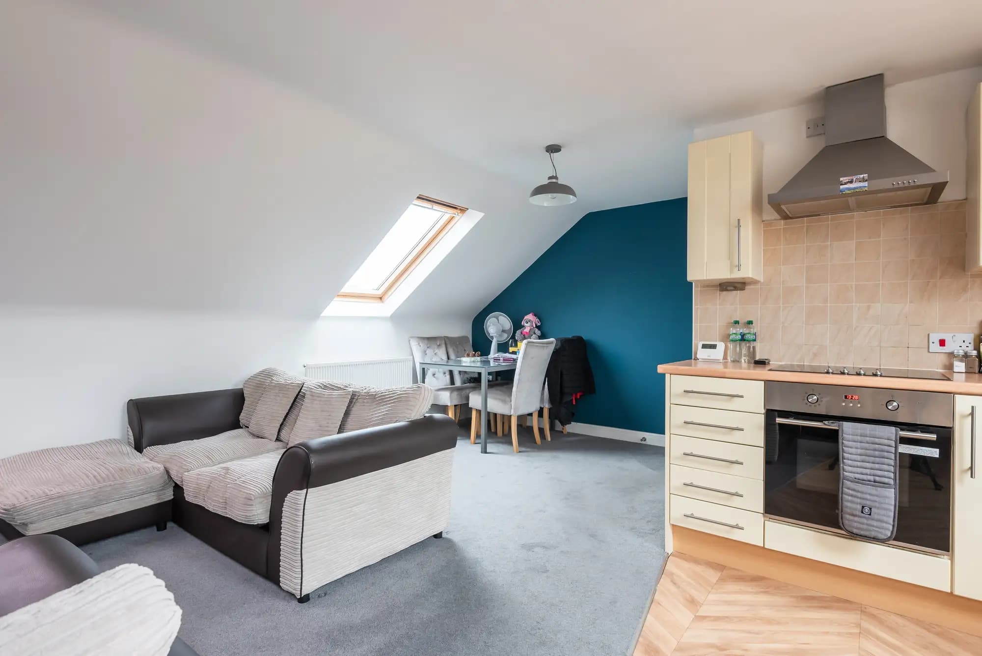 property photo 9 of 22