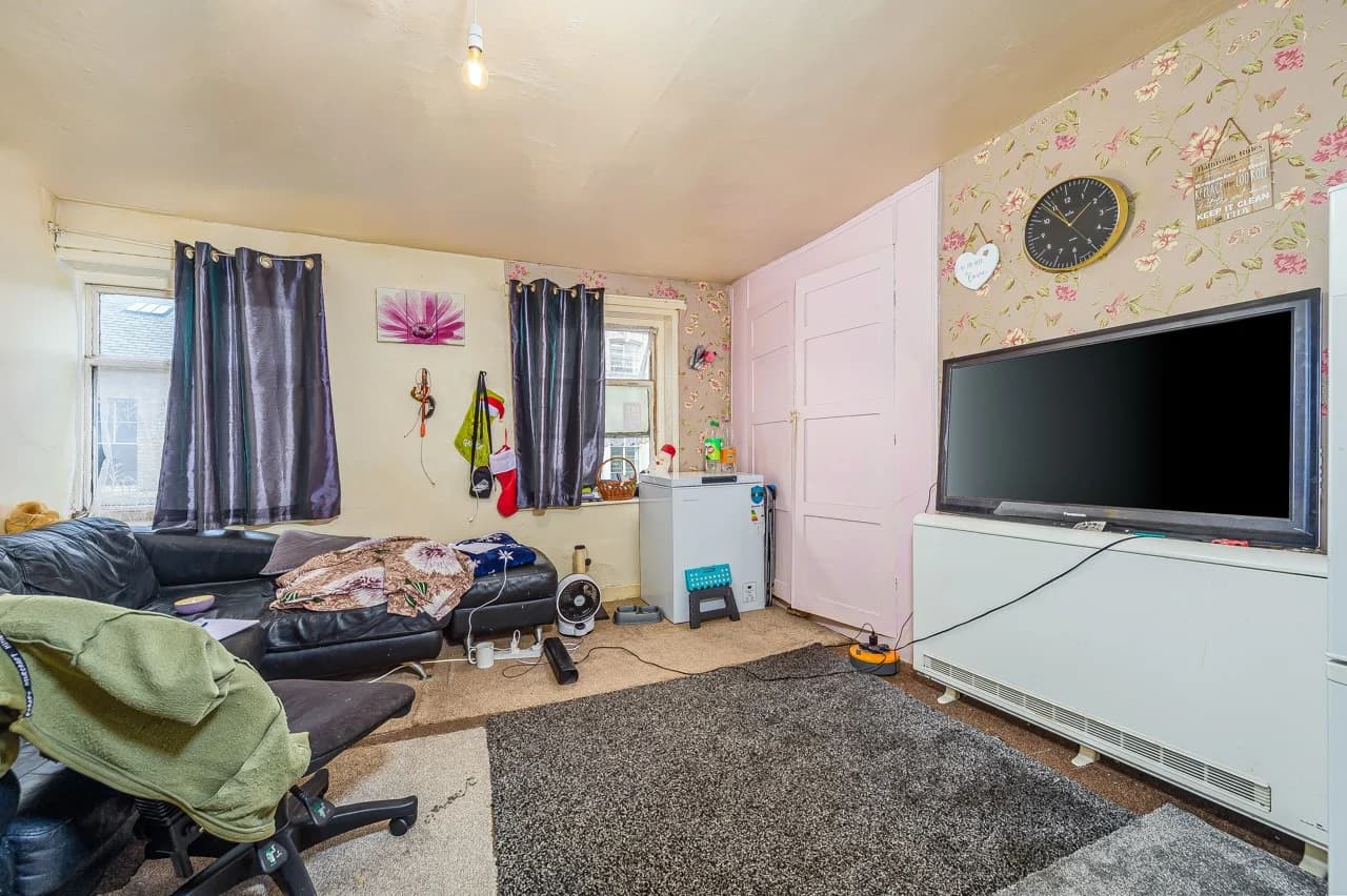 property photo 5 of 35