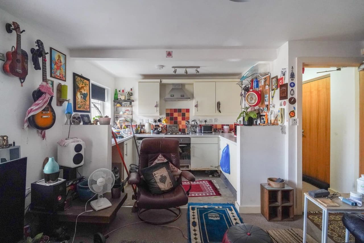 property photo 10 of 16