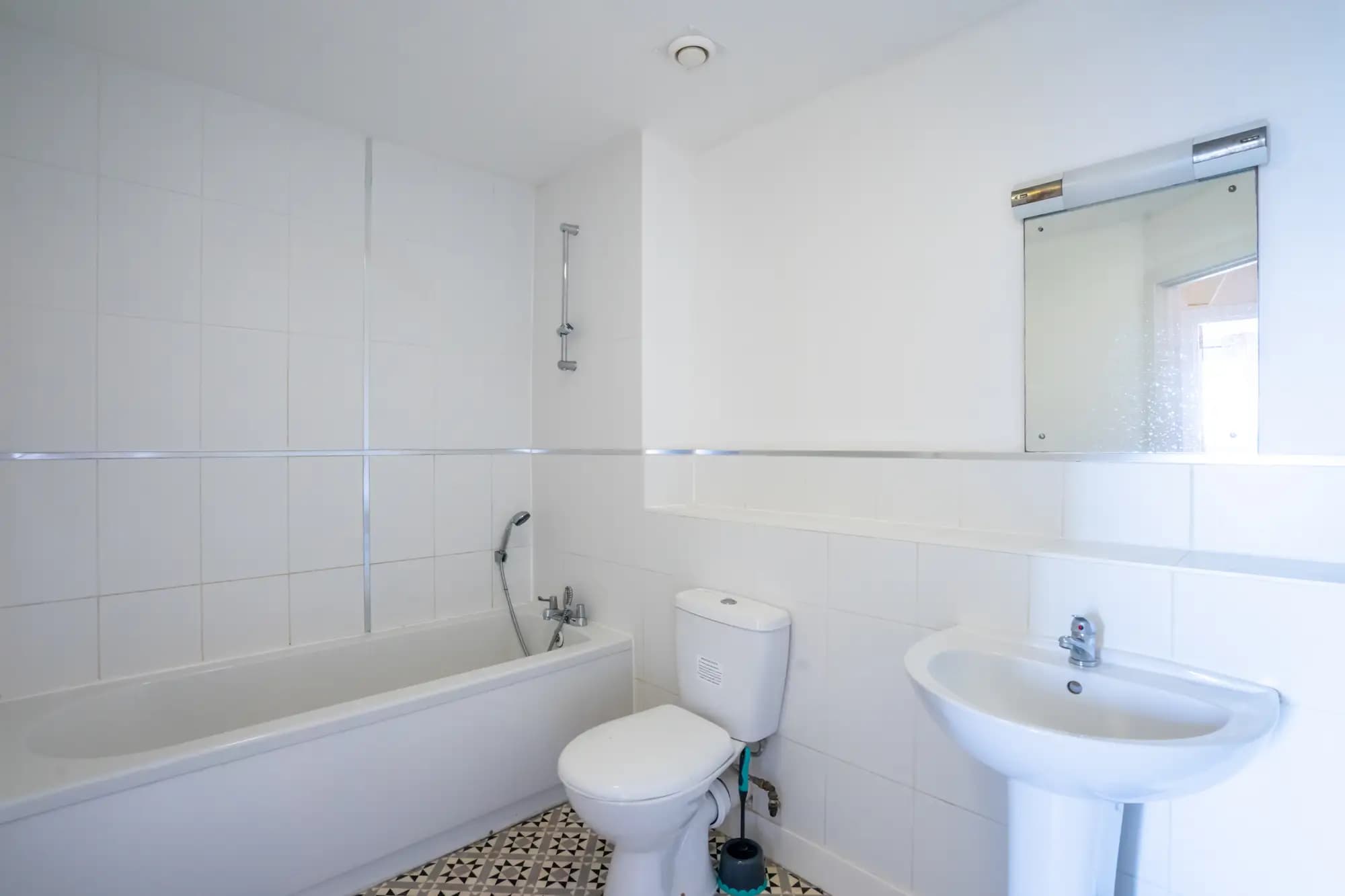 property photo 10 of 22