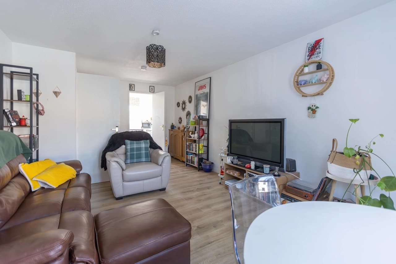 property photo 4 of 19