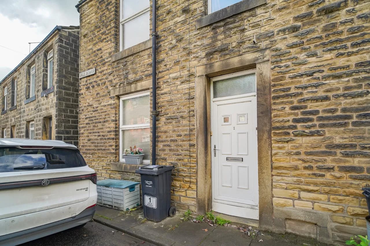 property photo 11 of 17