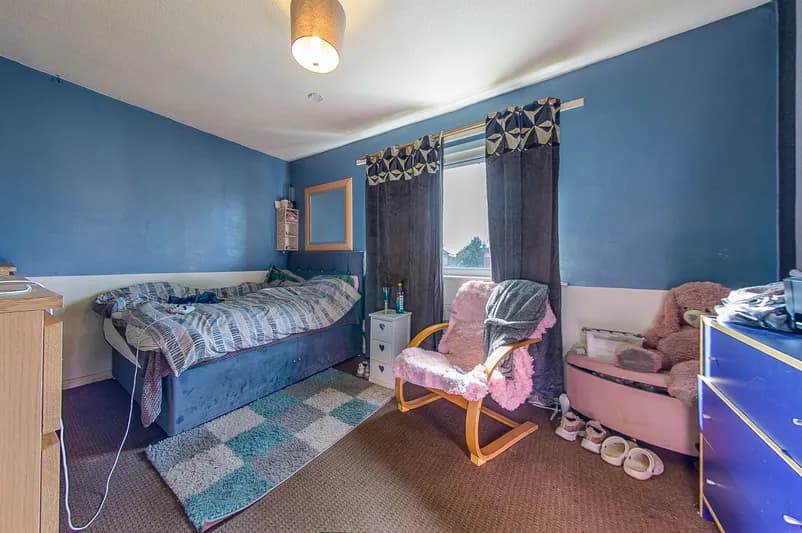 property photo 9 of 19