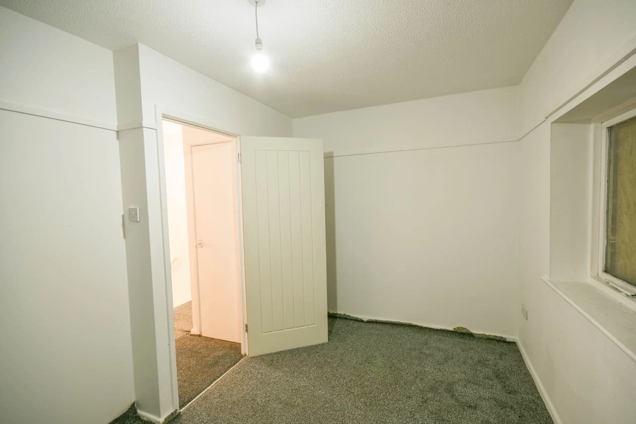 property photo 10 of 18