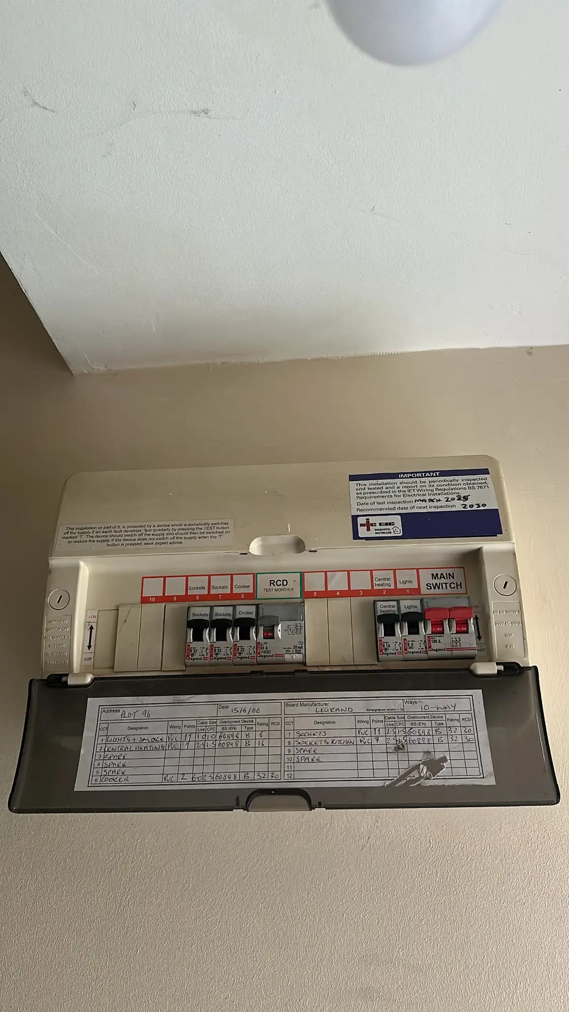 property photo 7 of 10