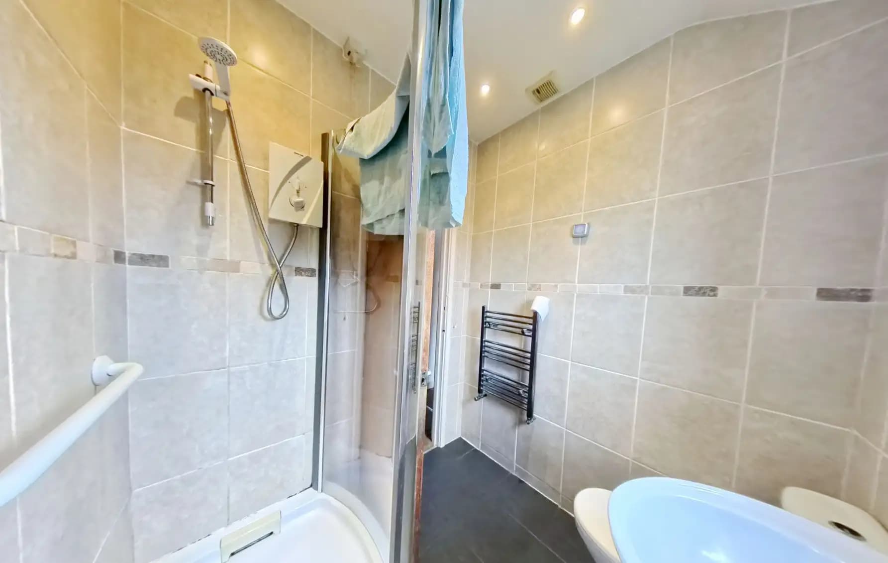 property photo 6 of 16