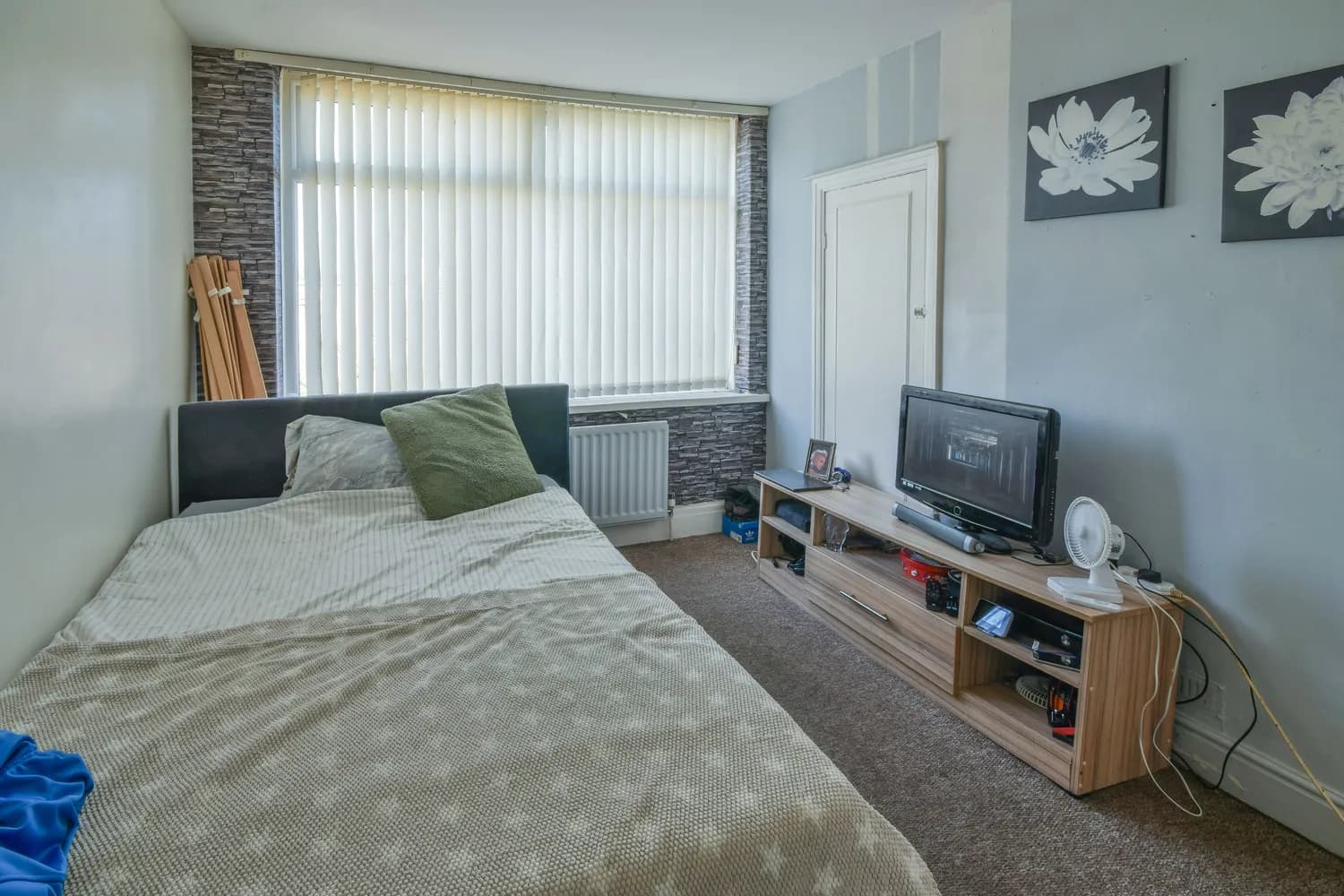 property photo 10 of 12