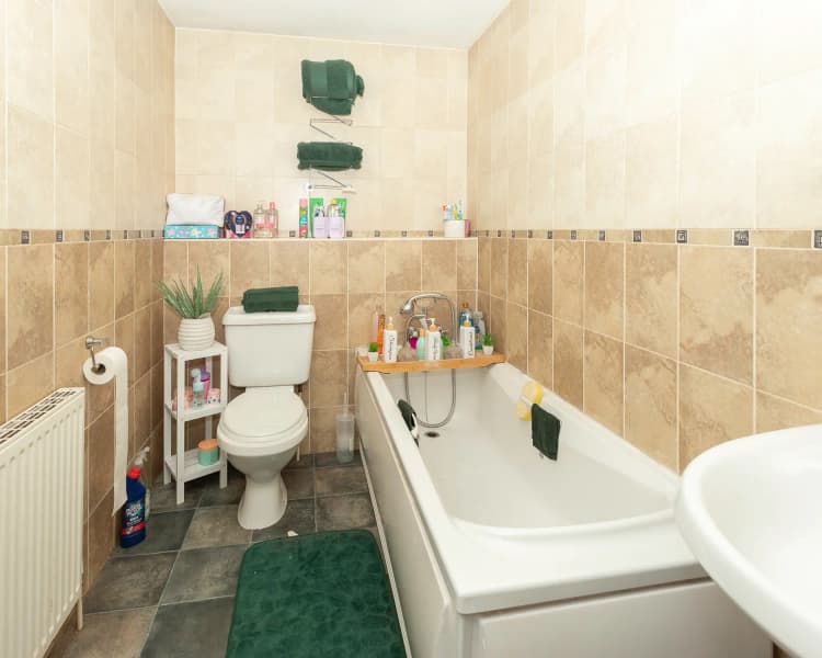 property photo 9 of 27