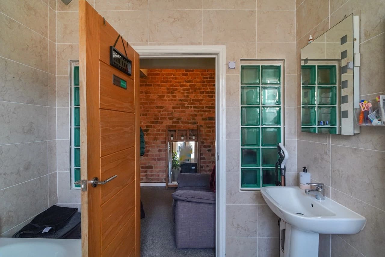 property photo 33 of 56