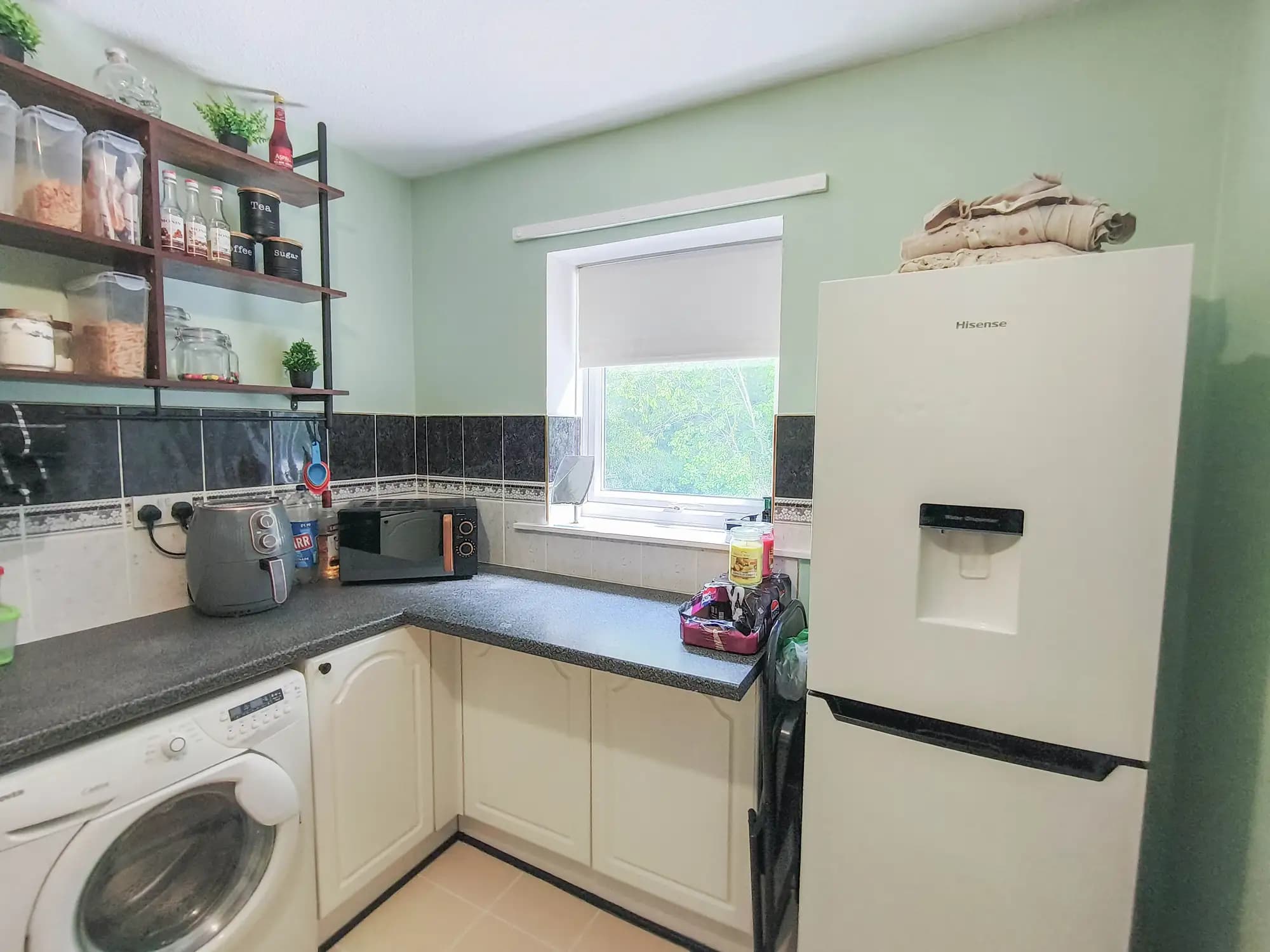 property photo 6 of 12