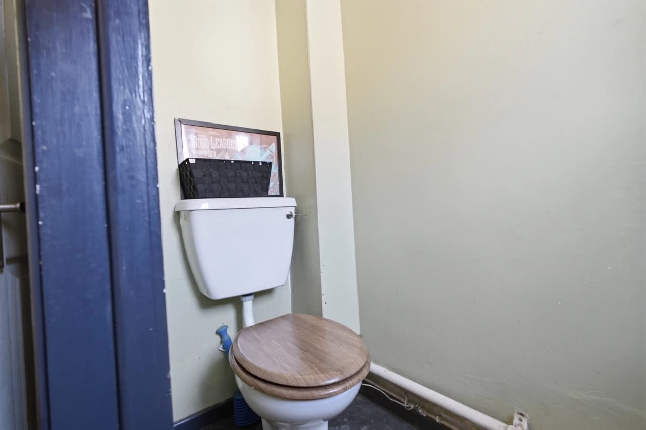 property photo 11 of 16