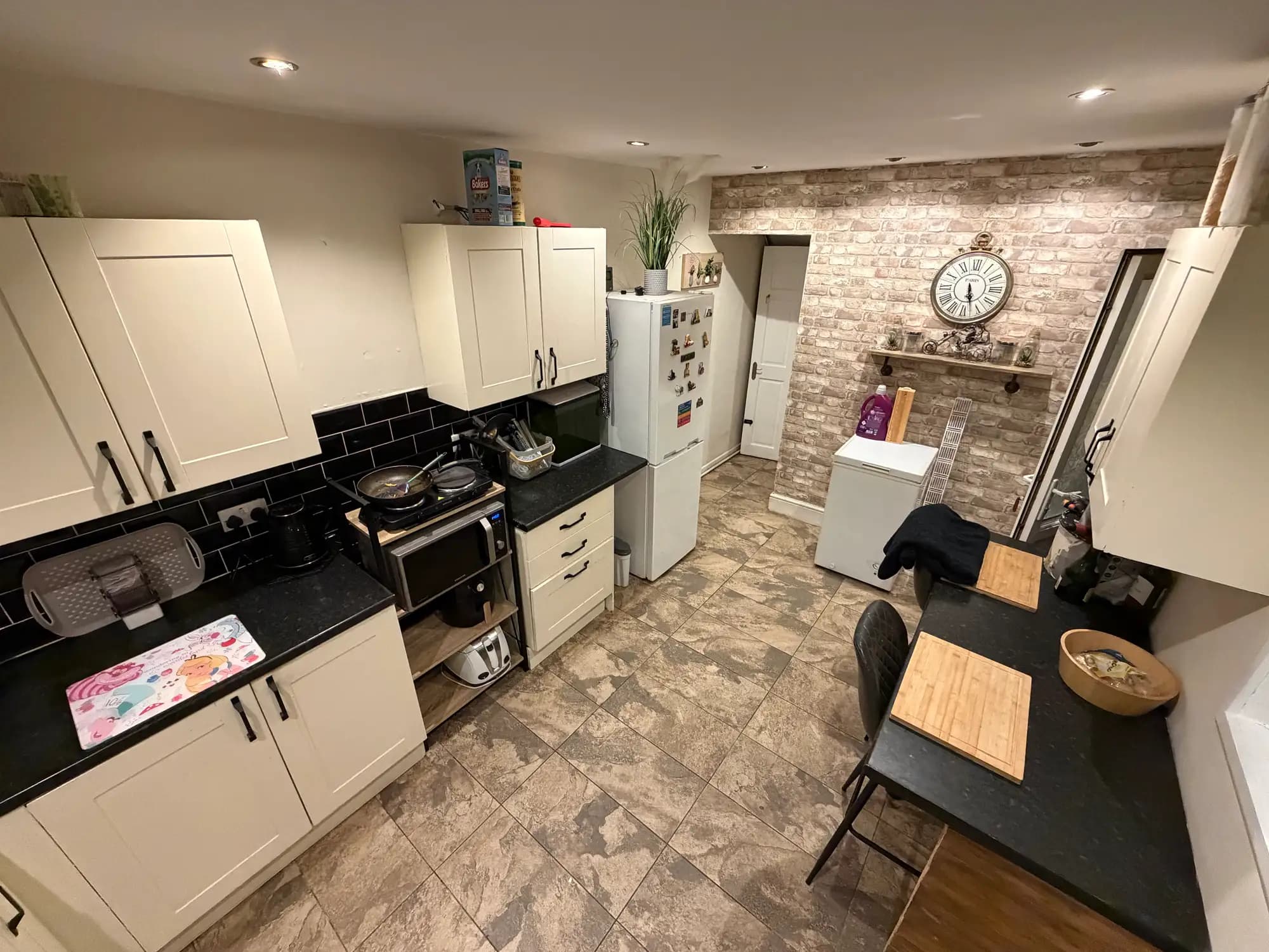 property photo 9 of 31