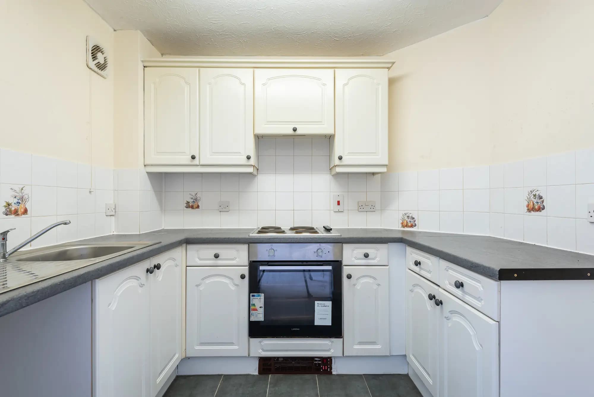 property photo 7 of 20
