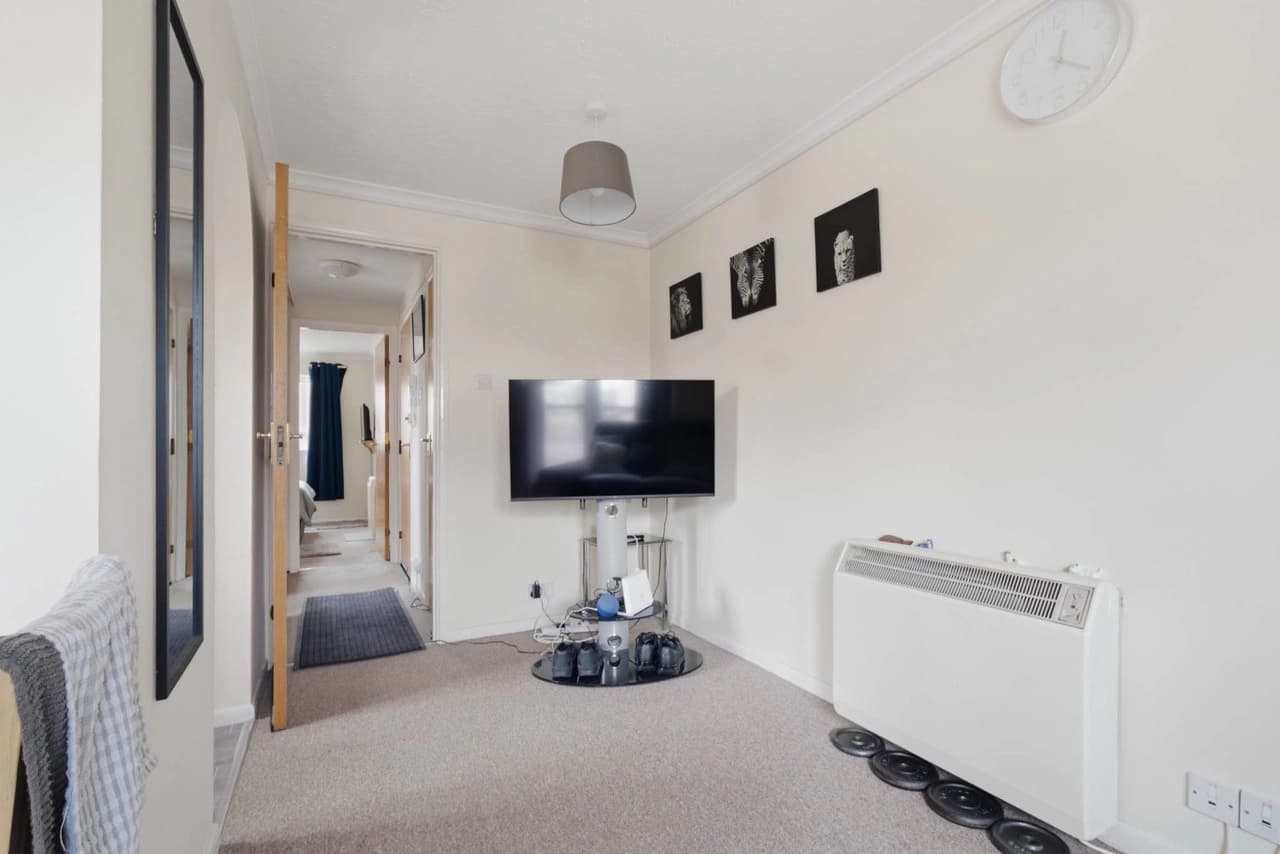 property photo 4 of 17