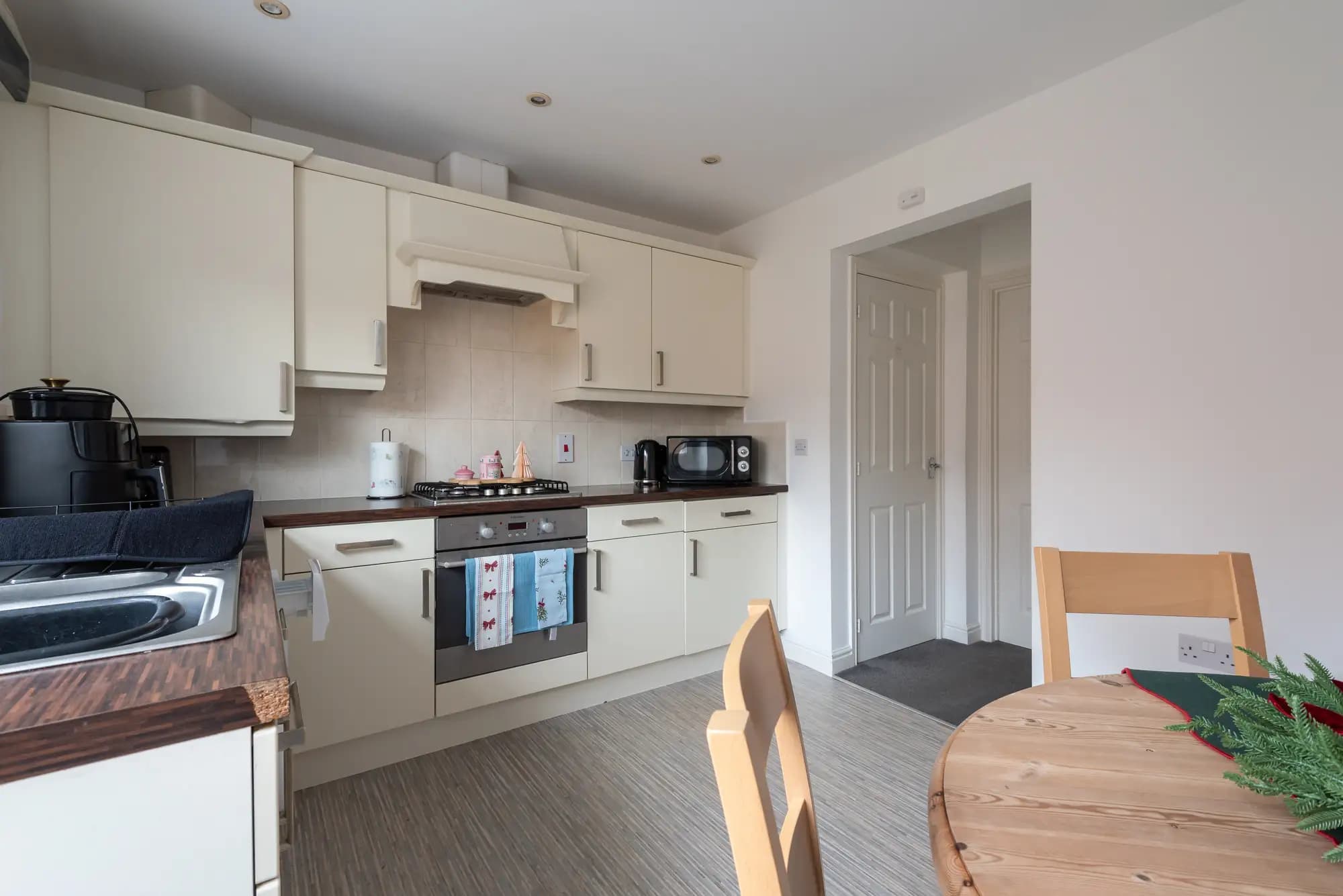 property photo 6 of 23