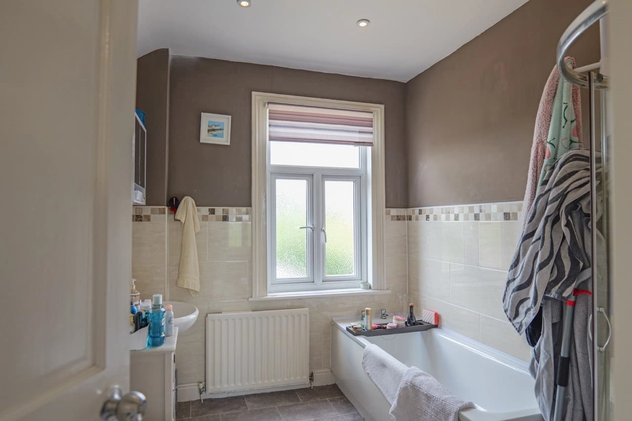 property photo 13 of 25