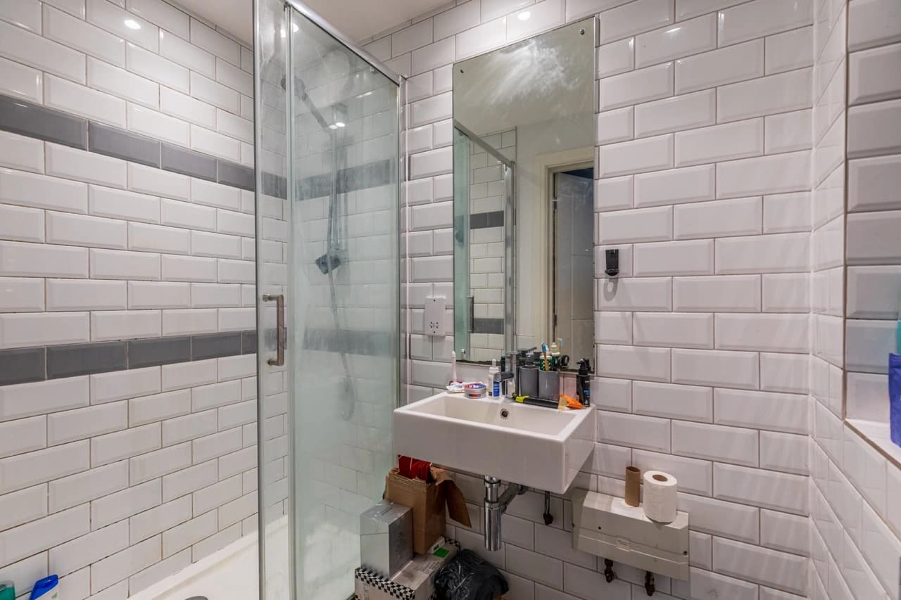 property photo 5 of 16