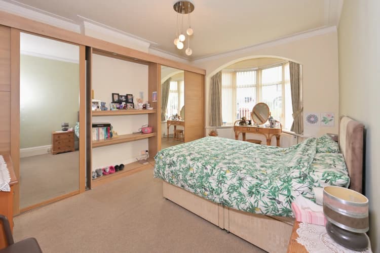 property photo 9 of 16