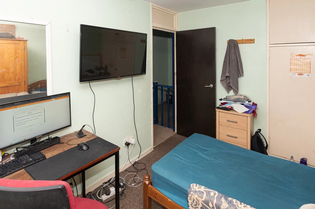 property photo 12 of 20