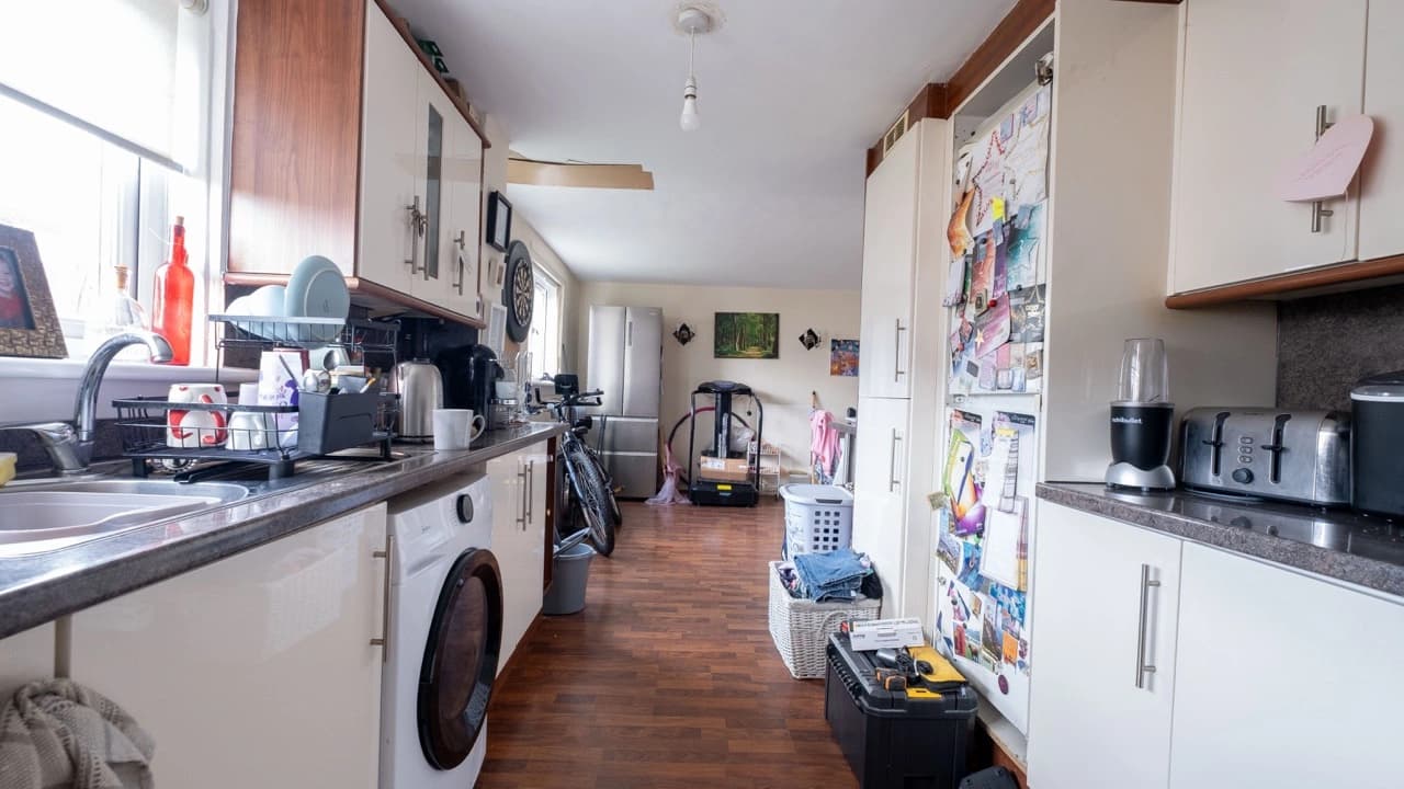 property photo 6 of 20