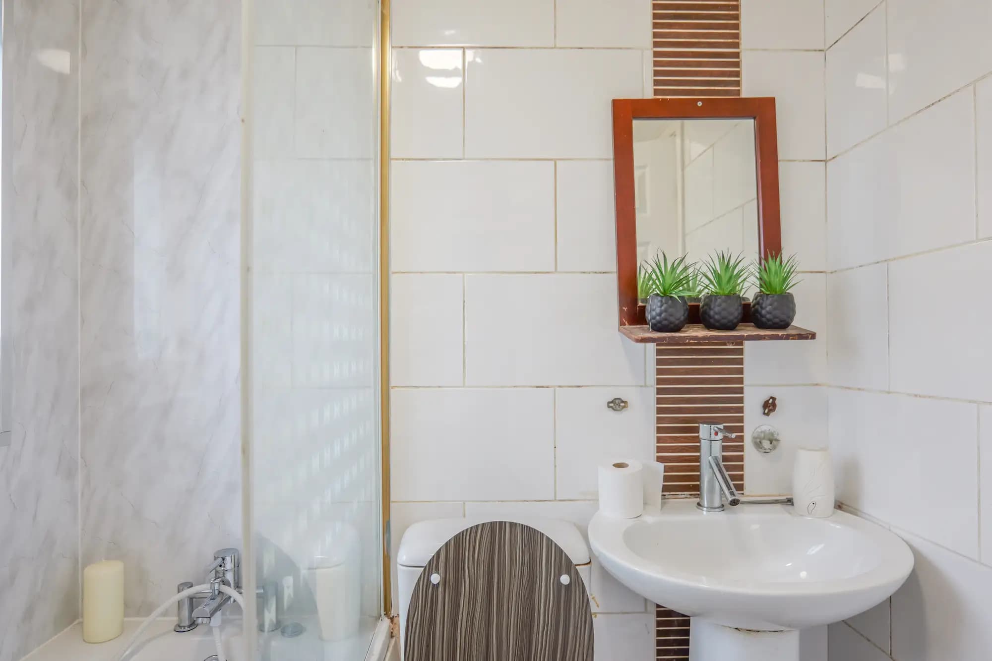 property photo 8 of 25