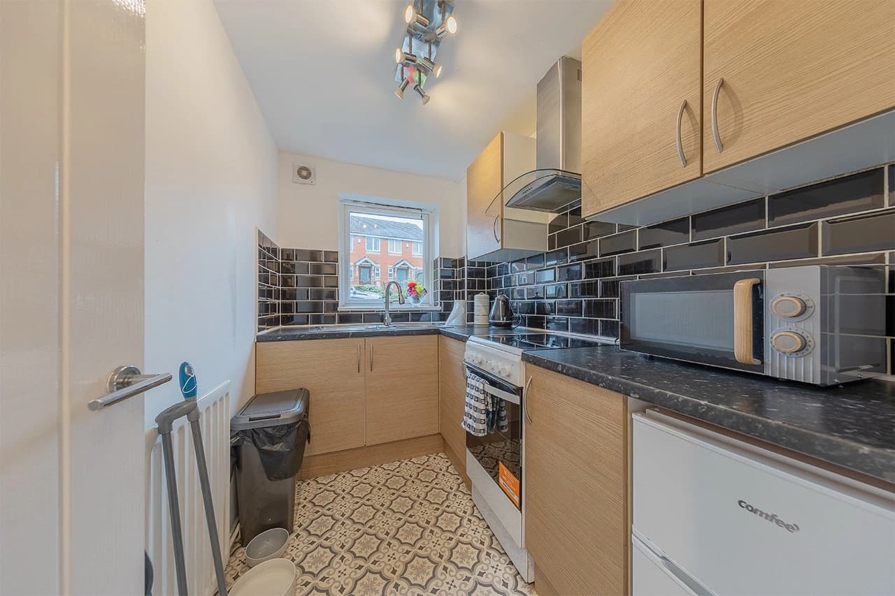 property photo 6 of 18
