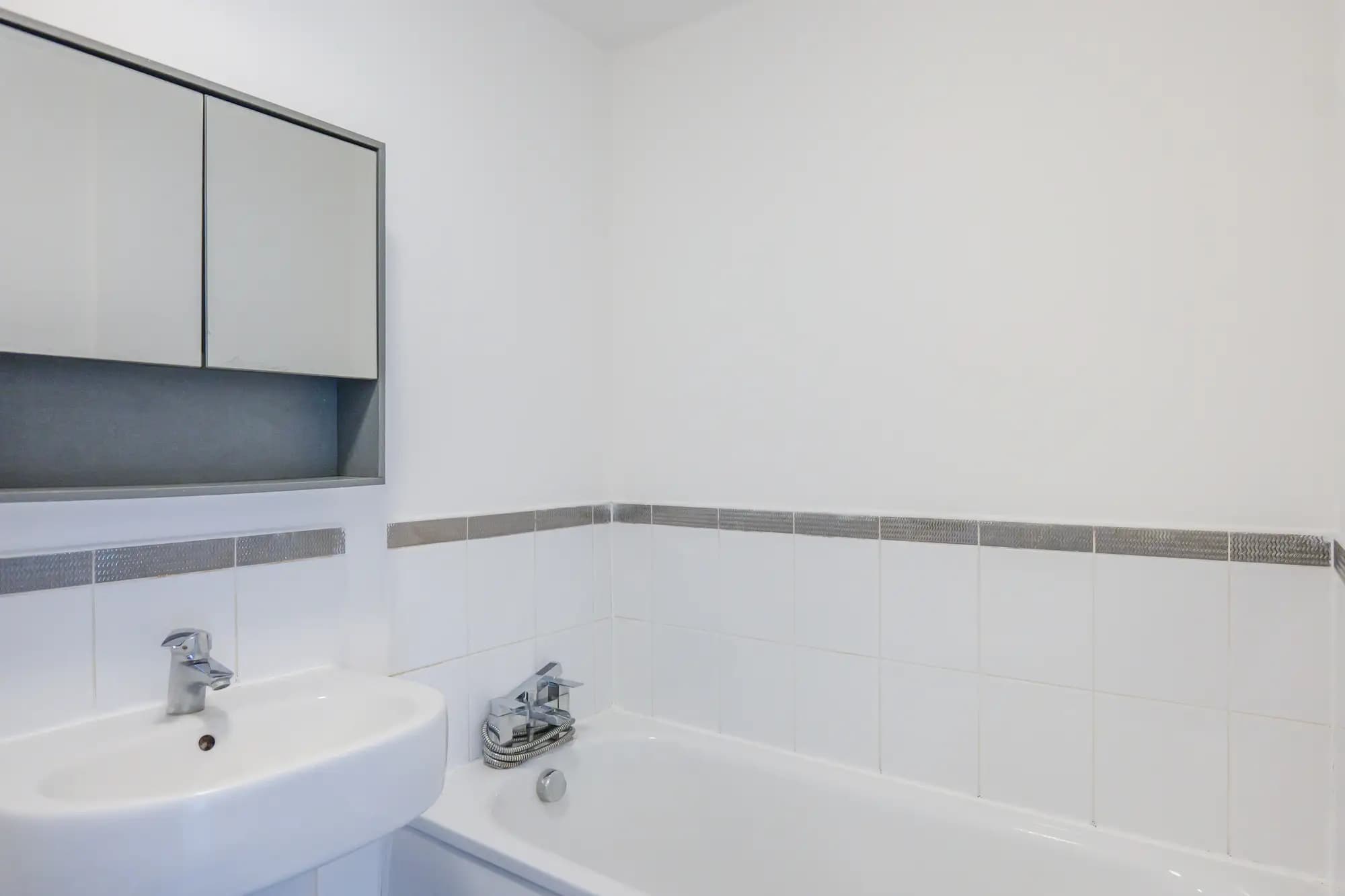 property photo 4 of 24