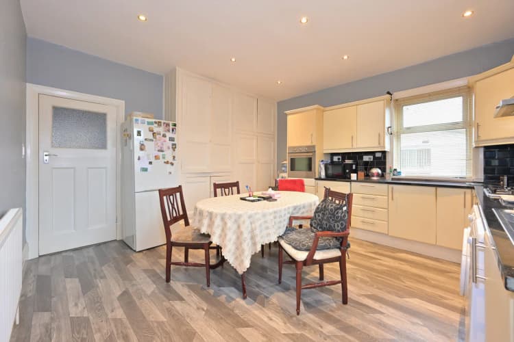 property photo 6 of 16