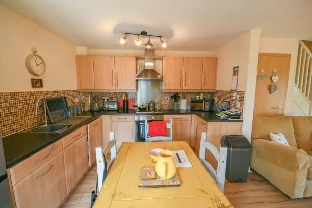 property photo 5 of 16