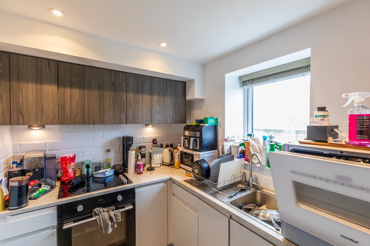 property photo 8 of 16