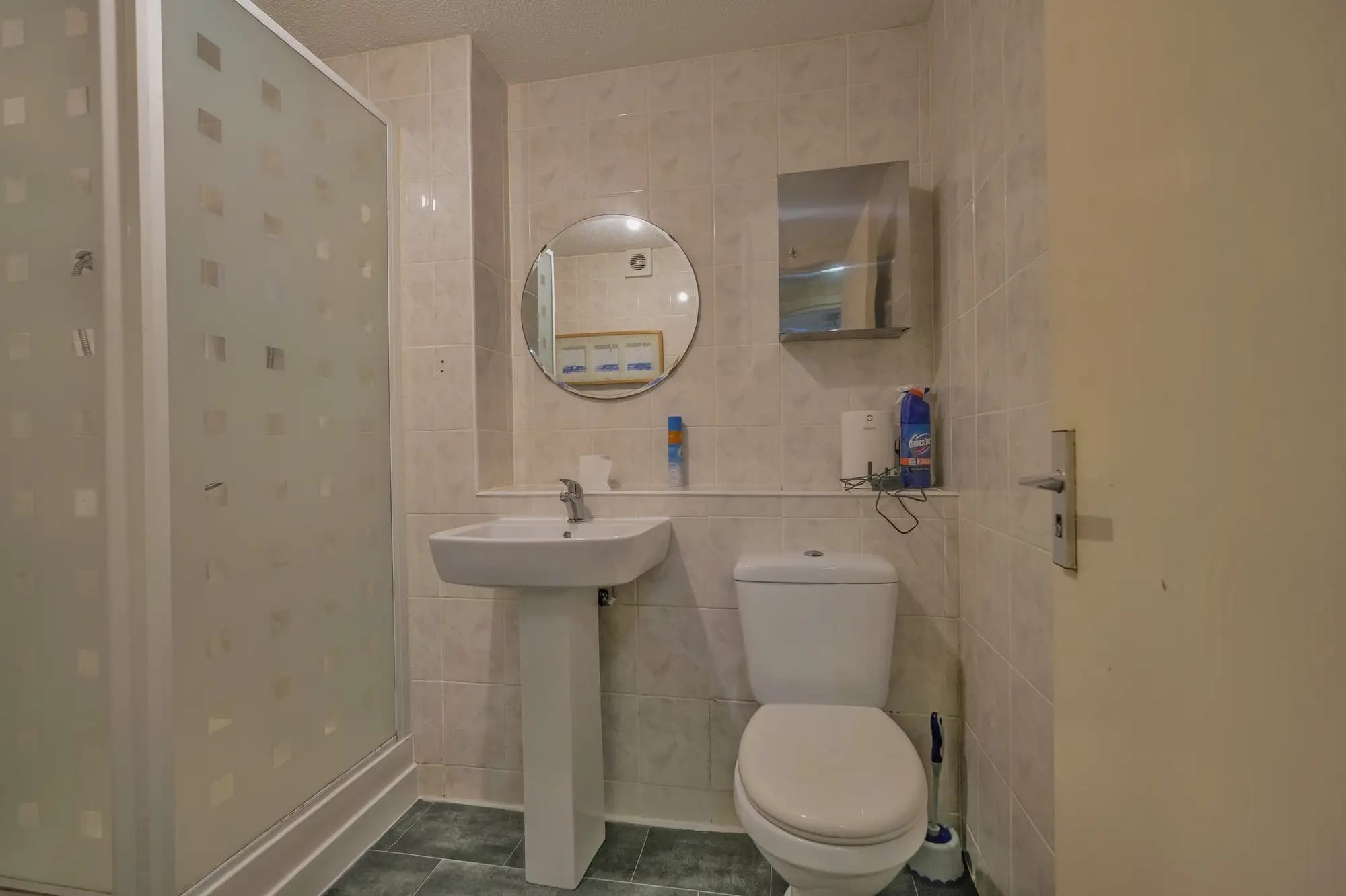 property photo 8 of 16