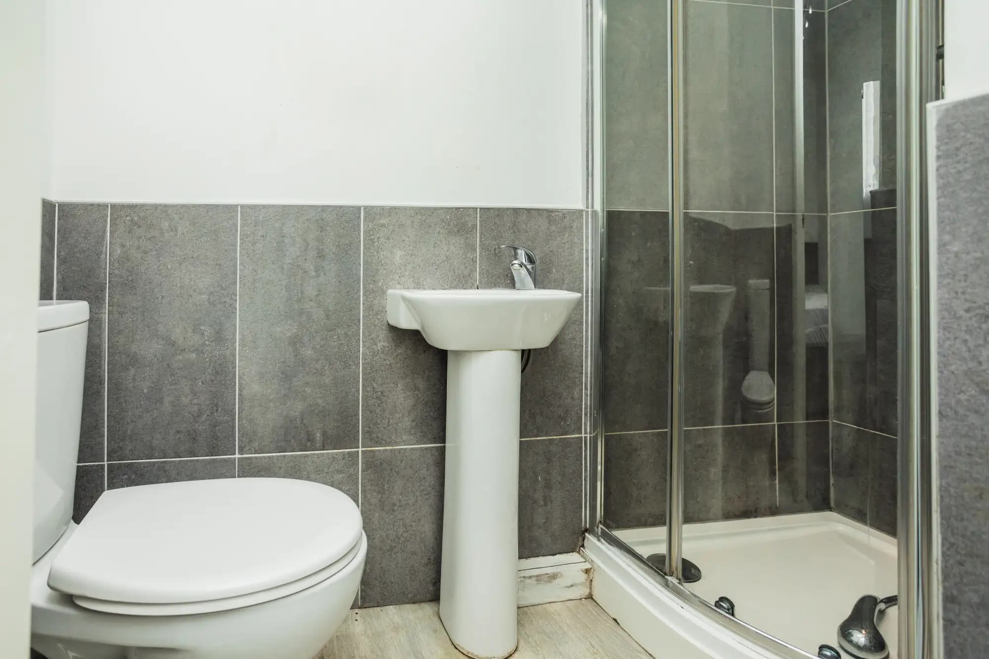 property photo 15 of 40