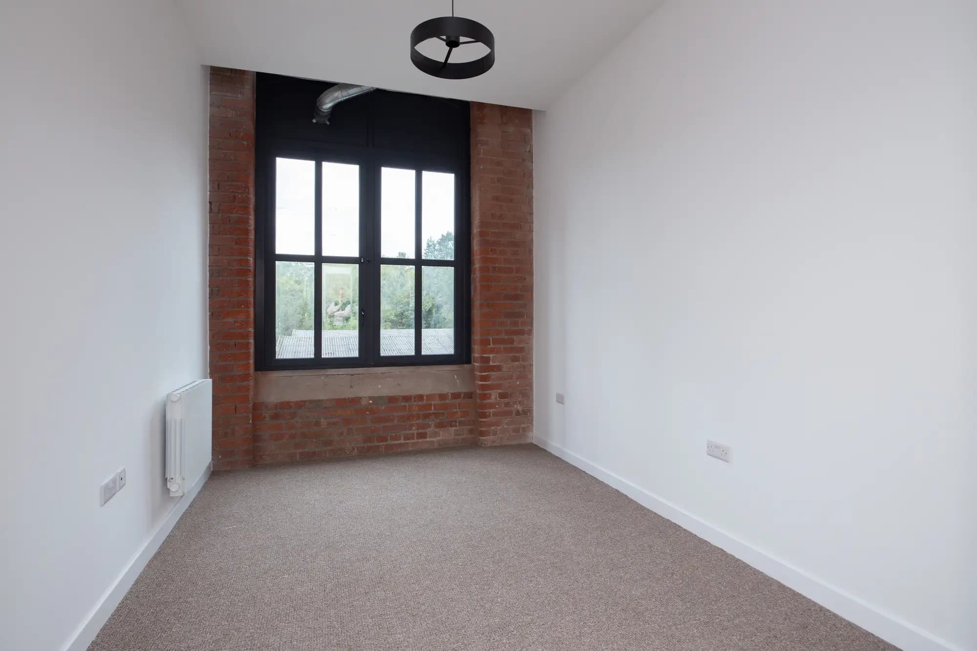 property photo 11 of 25