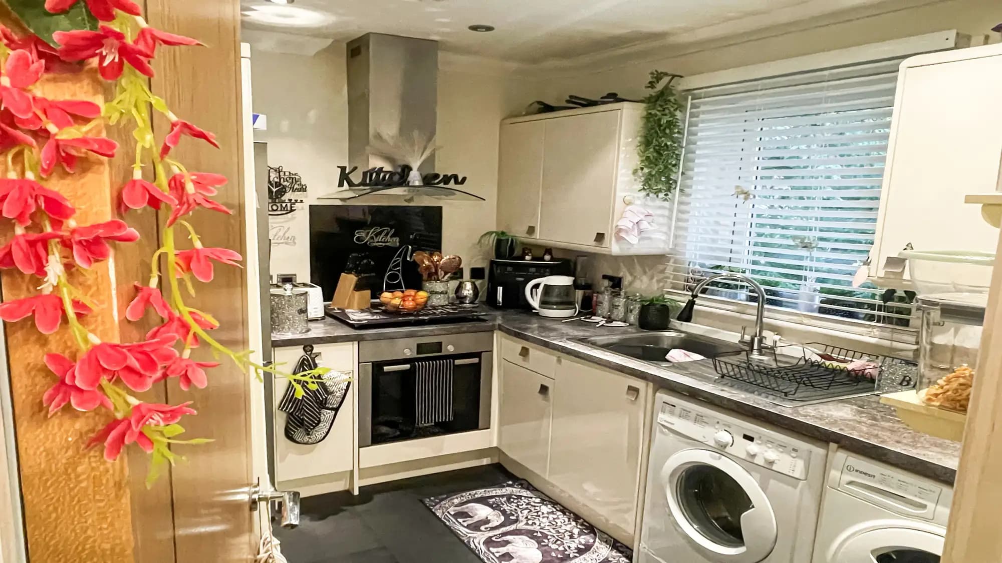 property photo 5 of 23