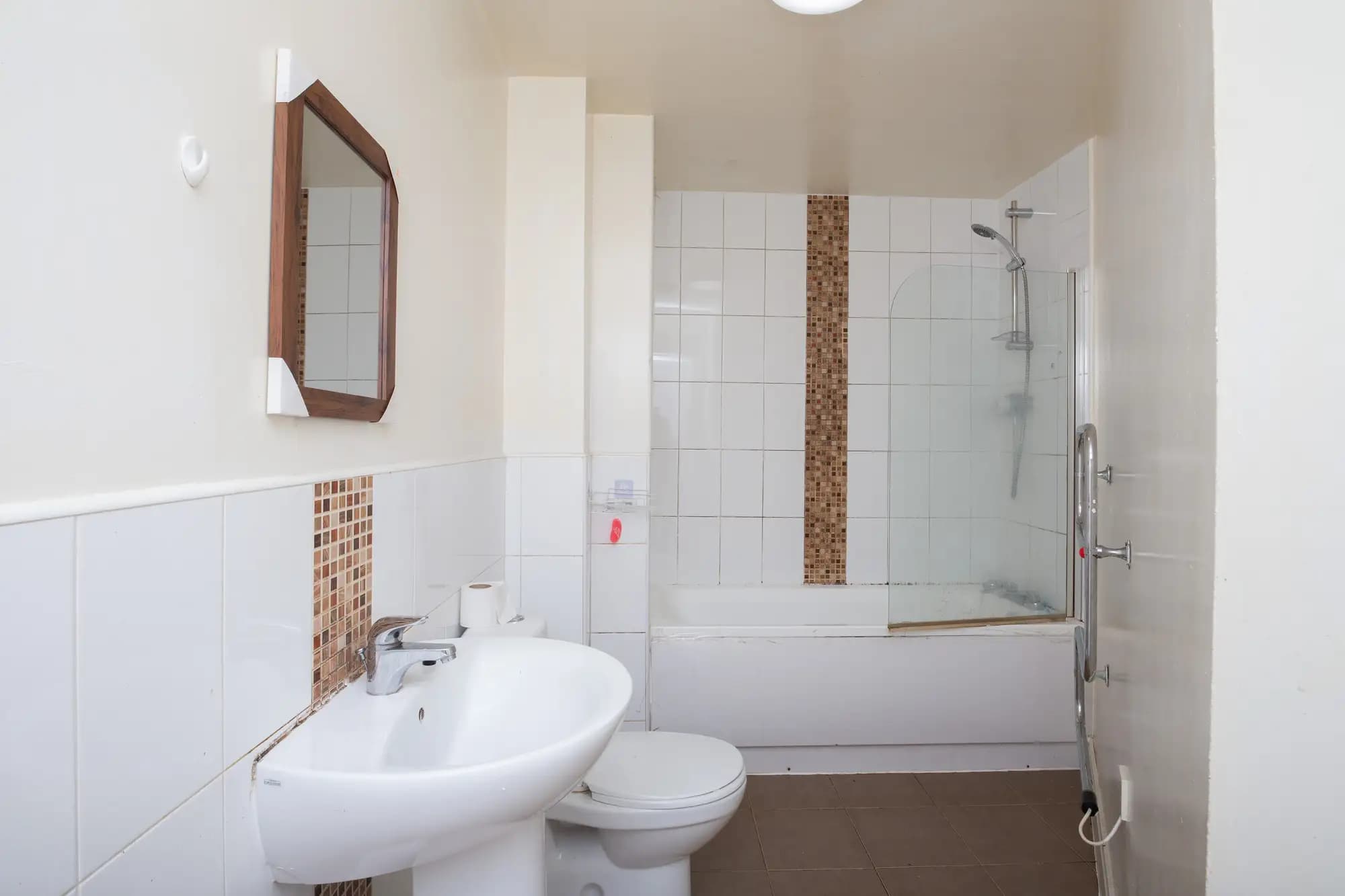 property photo 5 of 13