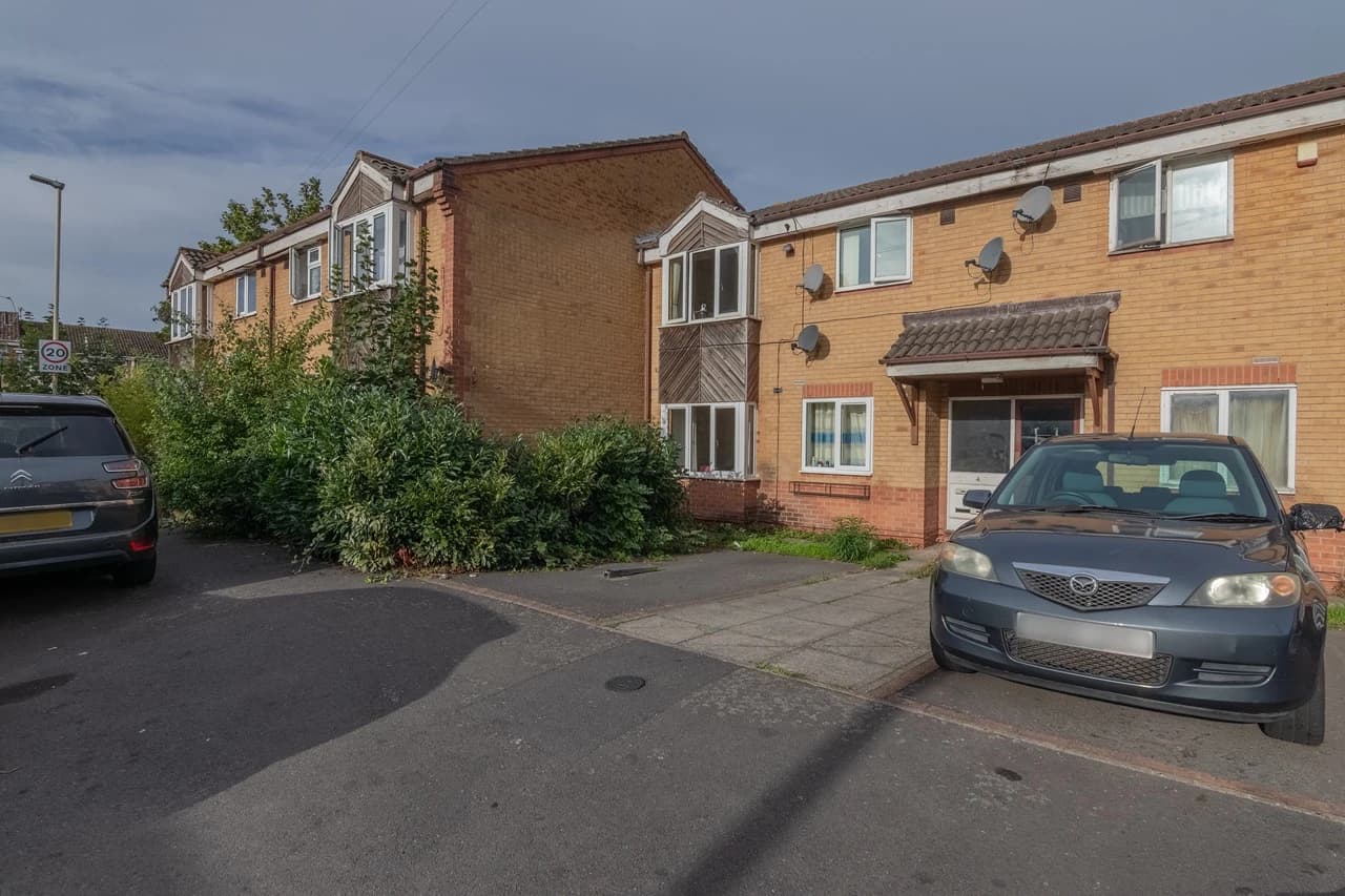 property photo 13 of 15
