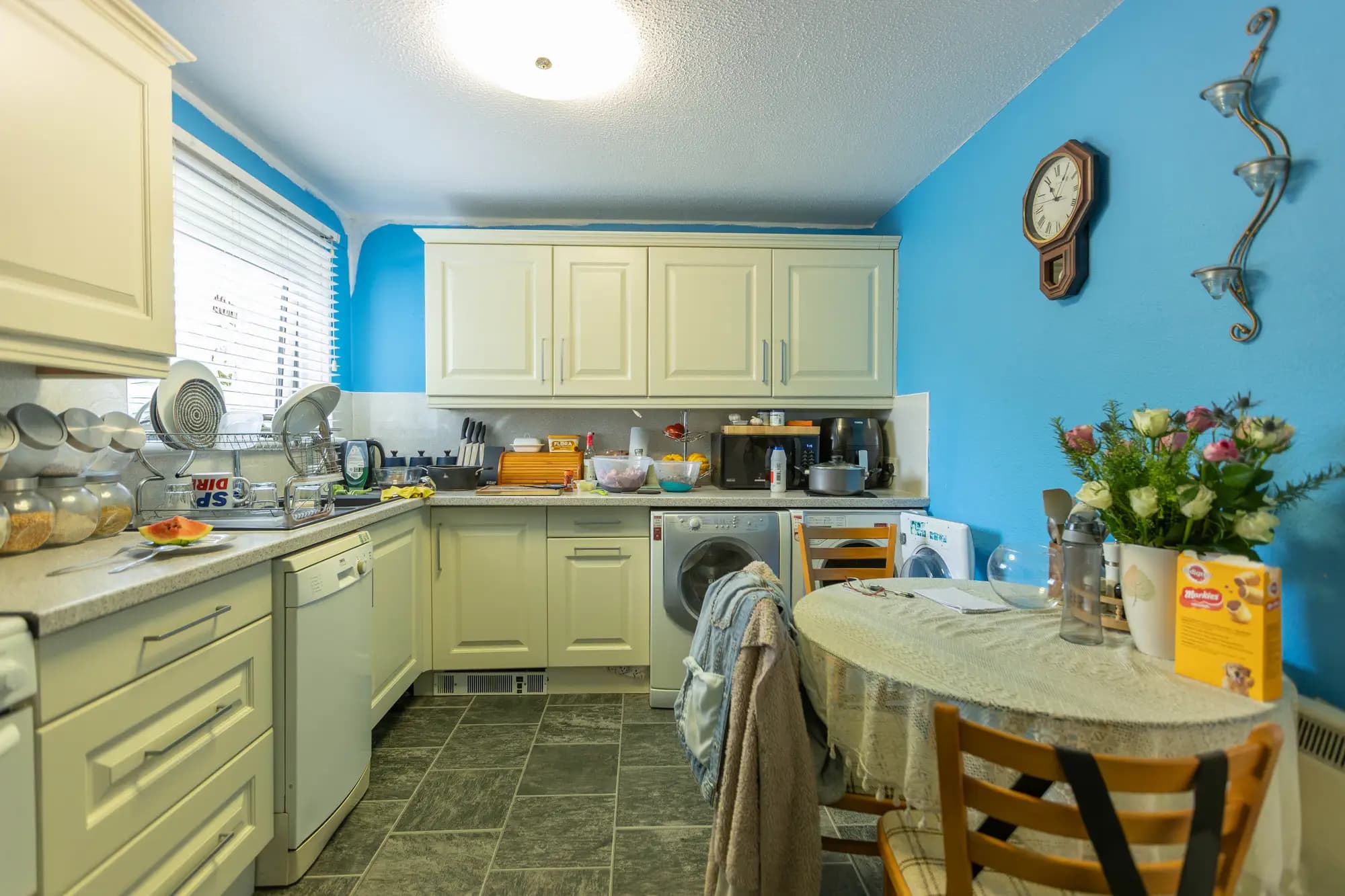 property photo 10 of 28