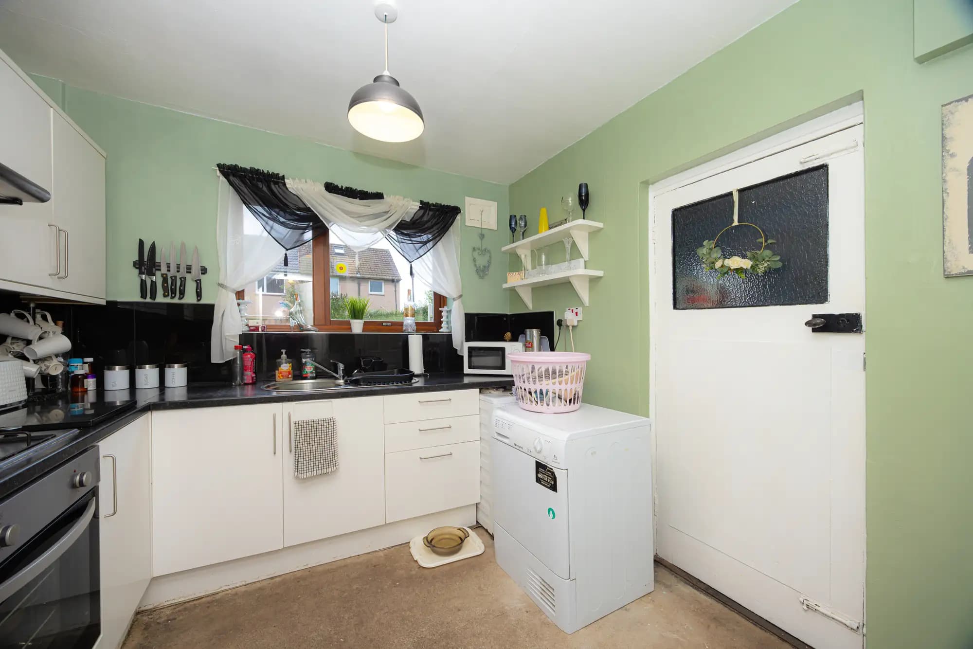 property photo 6 of 14