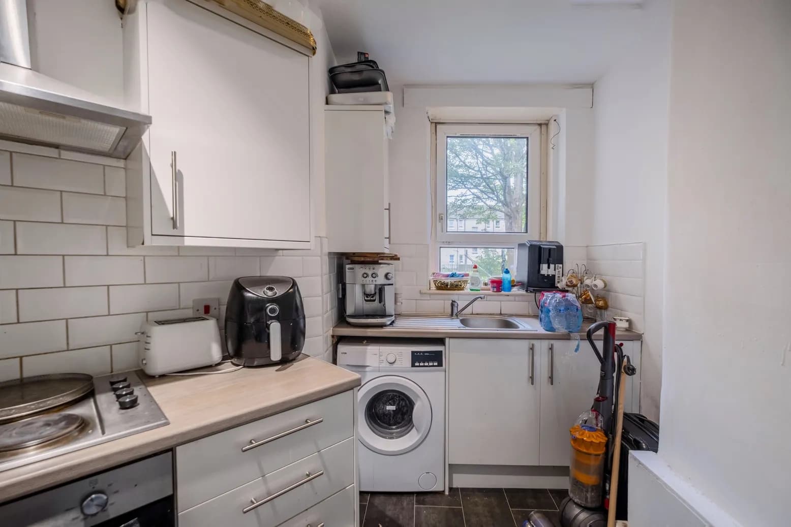 property photo 9 of 28