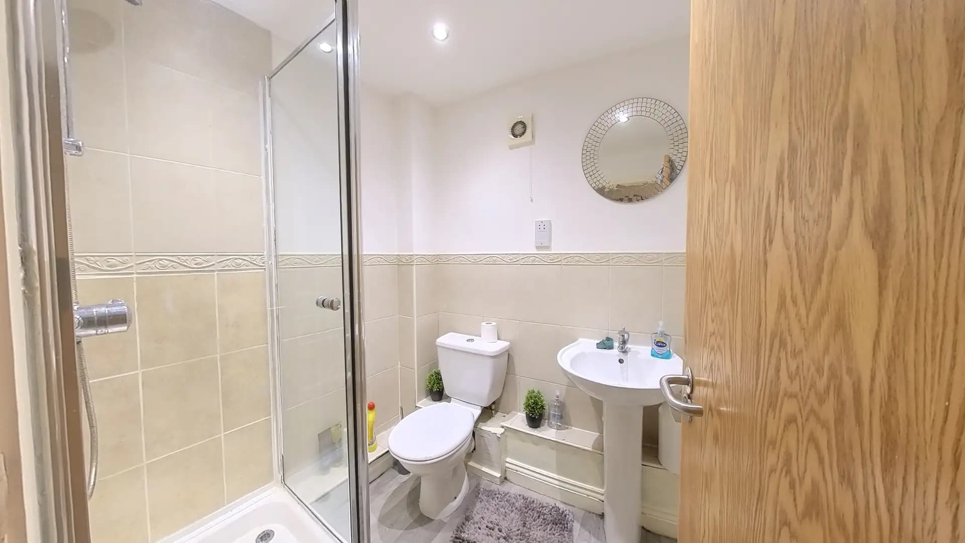 property photo 9 of 24